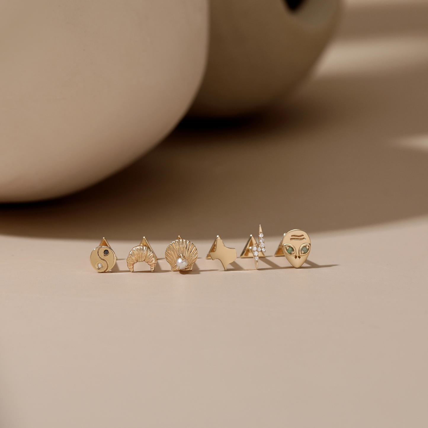 14k Croissant Stud